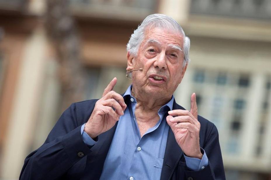 Vargas Llosa, ingresado en un hospital de Madrid tras una caída