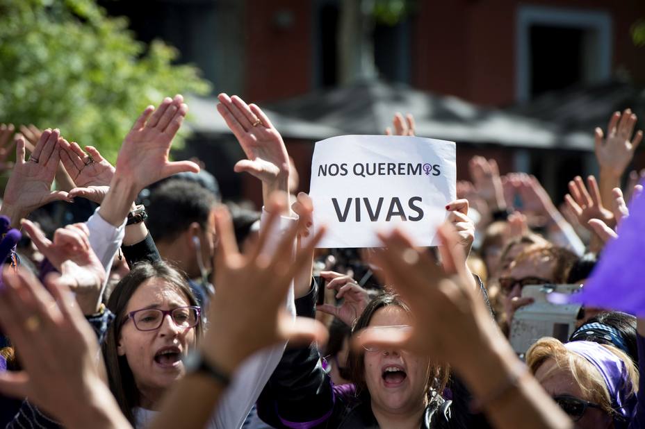 Feministas llevan a los actos del Dos de Mayo su protesta por La Manada