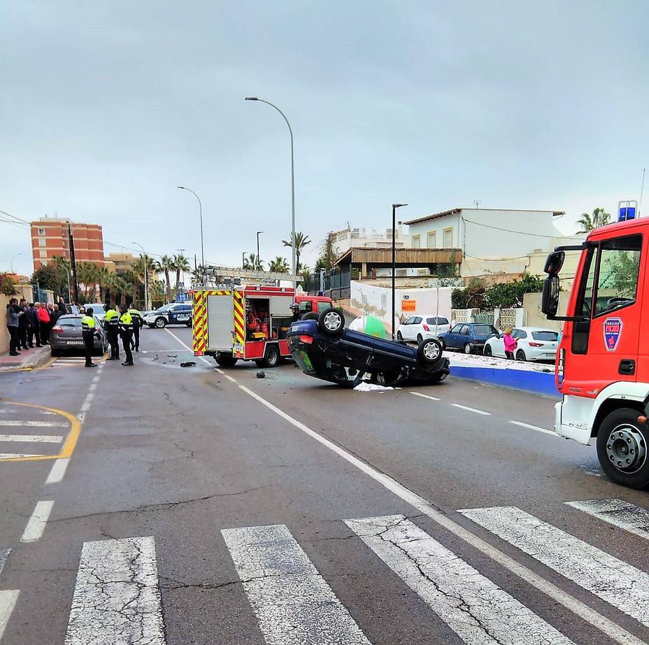 Fallece una mujer y dos jóvenes sufren heridas en sendos accidentes de tráfico en Santomera y Alcantarilla