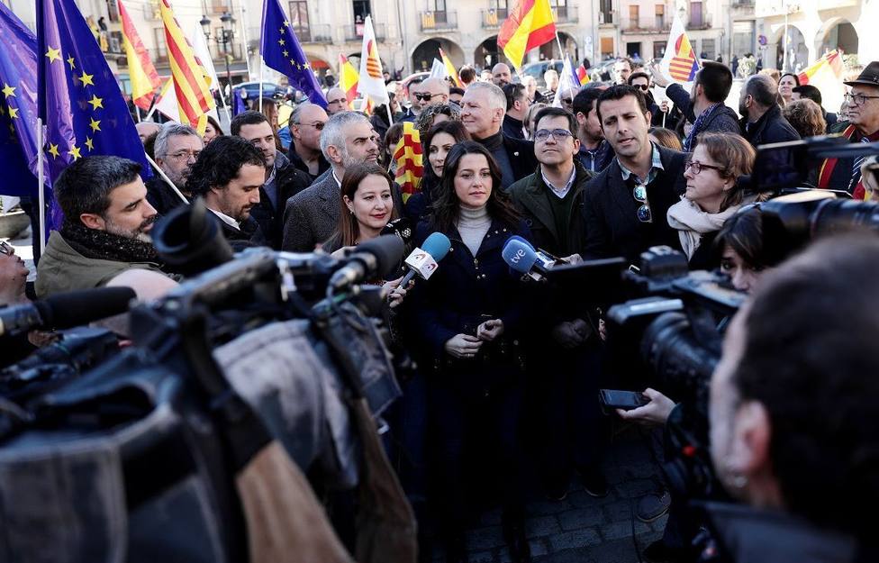 Arrimadas replica a Puigdemont: No me extraña que no le dejen ni entrar en el Parlamento Europeo
