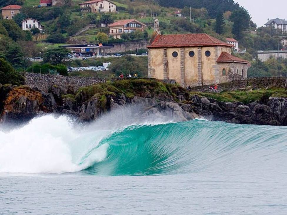 Mundaka, el pueblo vasco que cuenta con la ola izquierda más famosa del surf