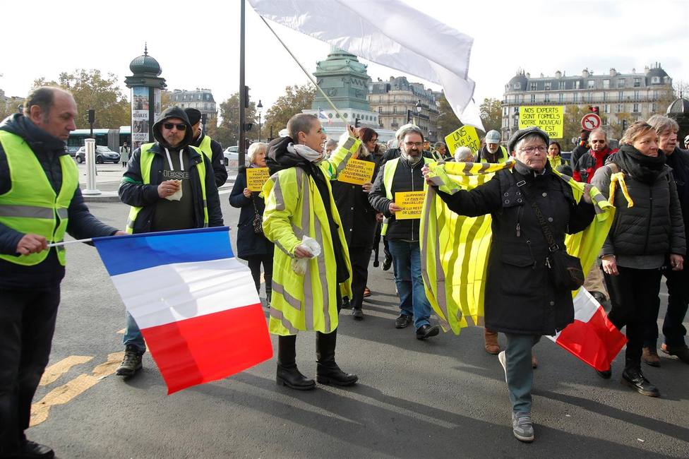Los chalecos amarillos fuerzan el cierre de las Galerías Lafayette de París