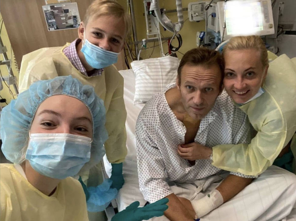 Foto publicada por el opositor ruso Navalni desde el hospital