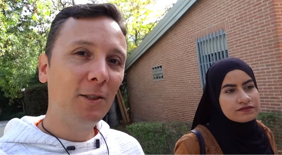 Las religiones y la fraternidad: Un sacerdote y una musulmana youtubers juntos por el diálogo