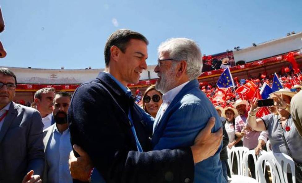 Pedro Sánchez y Rodríguez Ibarra en un acto en Mérida. (PSOE)