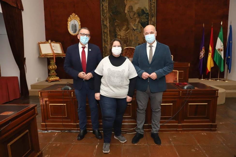 La alcaldesa de Torrecampo se vacuna de la covid con una dosis sobrante de la residencia | Diputación Córdoba