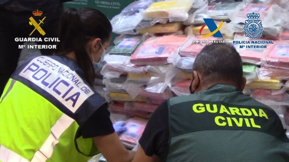 Desarticulada una organizaciÃ³n que introducÃ­a por los puertos espaÃ±oles grandes cantidades de cocaÃ­na oculta en carbÃ³n