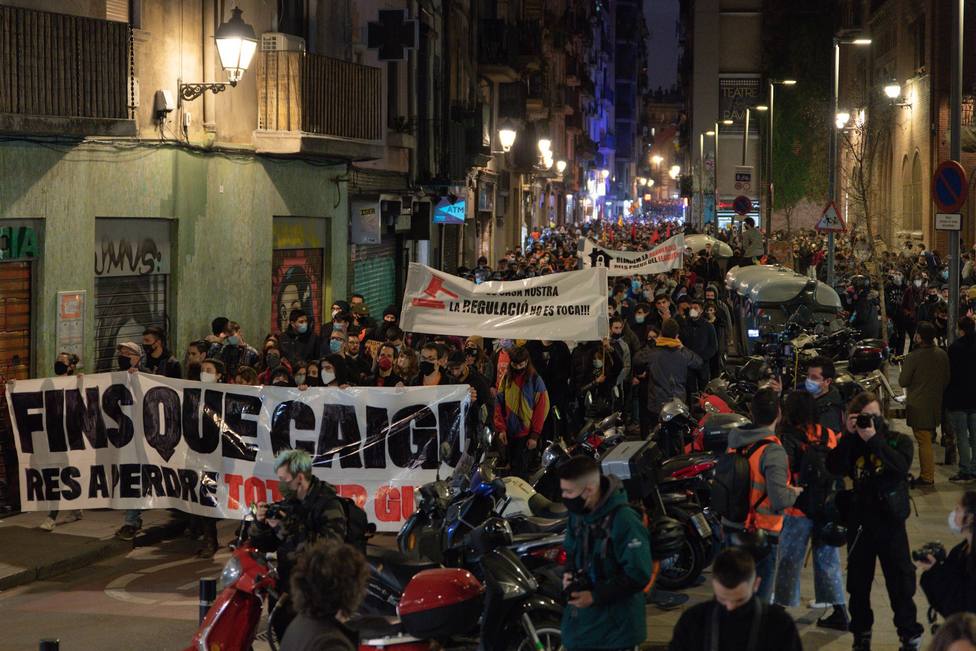 Turistas de la piedra: así son los violentos ligados a la CUP que incendian Barcelona