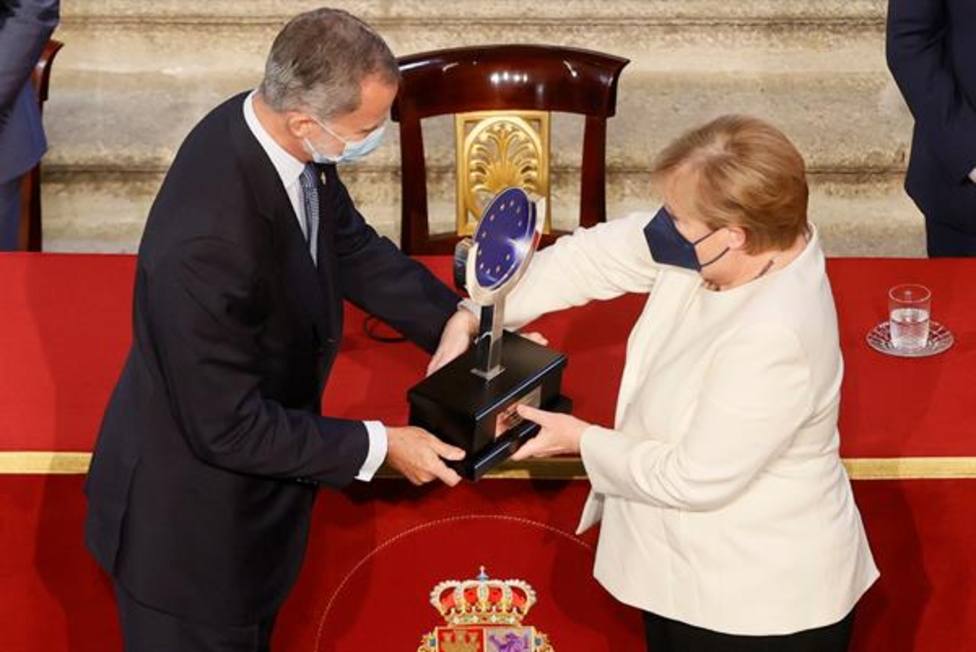 Felipe VI ensalza la figura de Merkel y asegura que pasará a la historia de la UE con mayúsculas