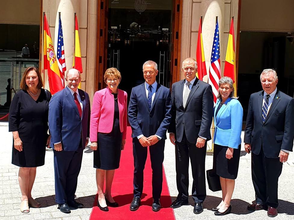Una delegación de senadores de EEUU visita el Senado de España y se reúne con Ander Gil