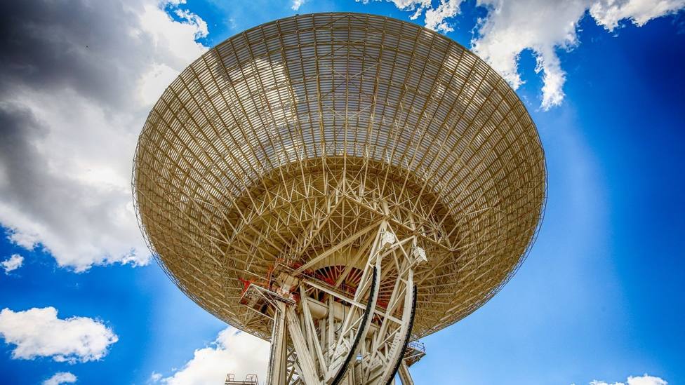 Una de las antenas de la estación de la NASA cerca de Madrid