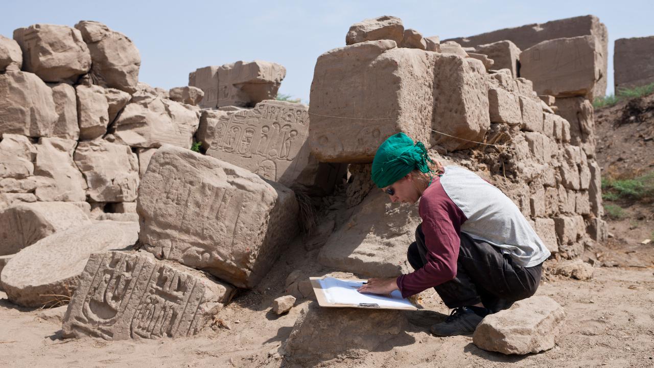 Una arqueóloga española señala qué hay tras la momia que han encontrado bocabajo en Egipto
