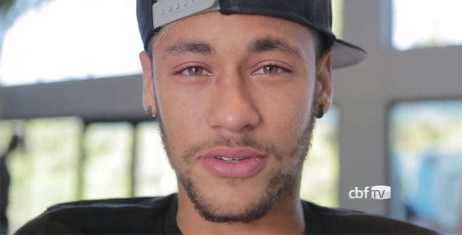 Neymar, emocionado dirigiéndose a la afición barsileña