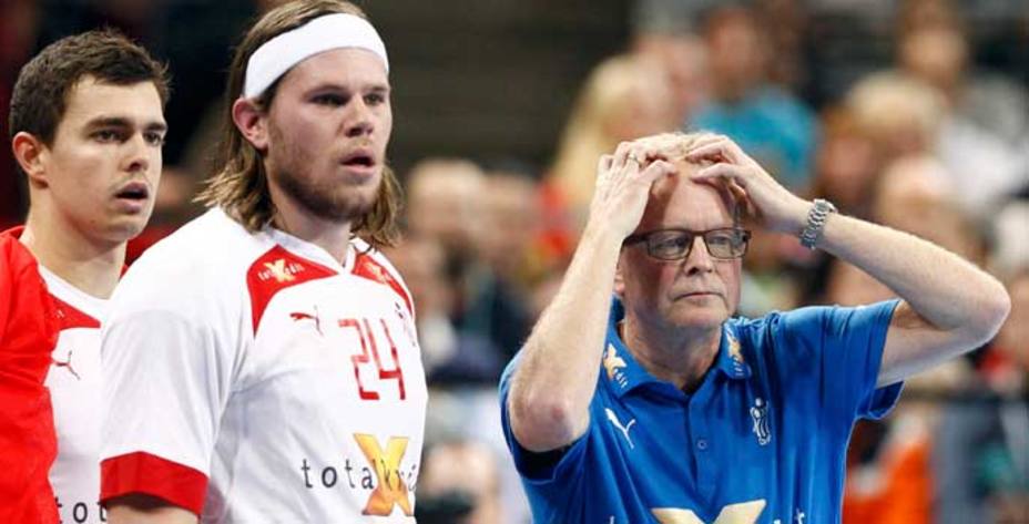 El seleccionador danés, Ulrik Wilbek, se lamenta durante la final (Reuters)