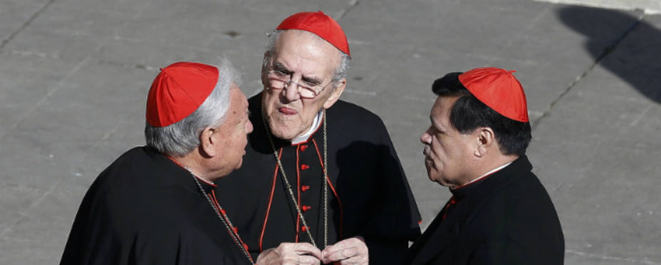 Los cardenales escucharon ayer en la Plaza de San Pedro la última audiencia del Papa. REUTERS