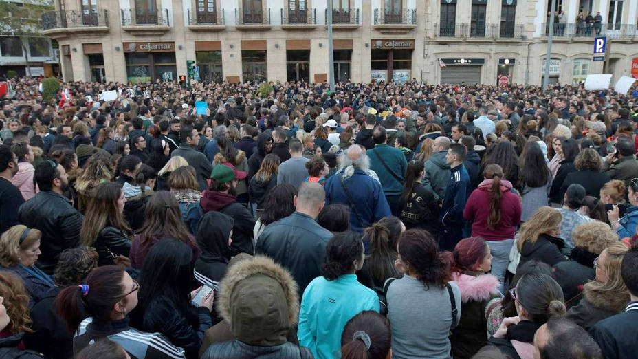 Más de 12.000 personas lloran en silencio la muerte del joven Gabriel Cruz en Almería
