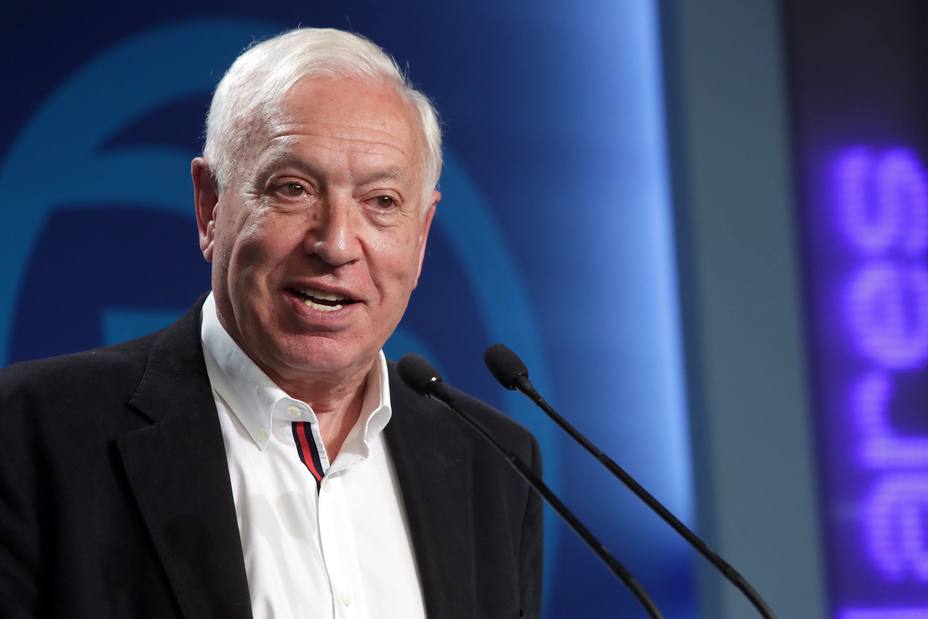 El precandidato José Manuel García-Margallo, que ha perdido la primera vuelta para liderar el PP, durante la rueda de prensa ofrecida esta noche en la sede de Génova