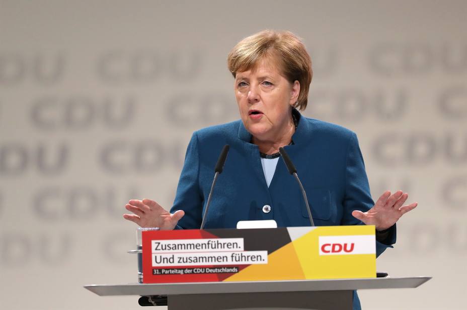 Merkel llama a su partido a la unidad antes de pasar el testigo al frente de la CDU