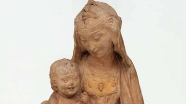 El curioso detalle en una escultura de la Virgen sonriendo que ha hecho que se atribuya a Da Vinci