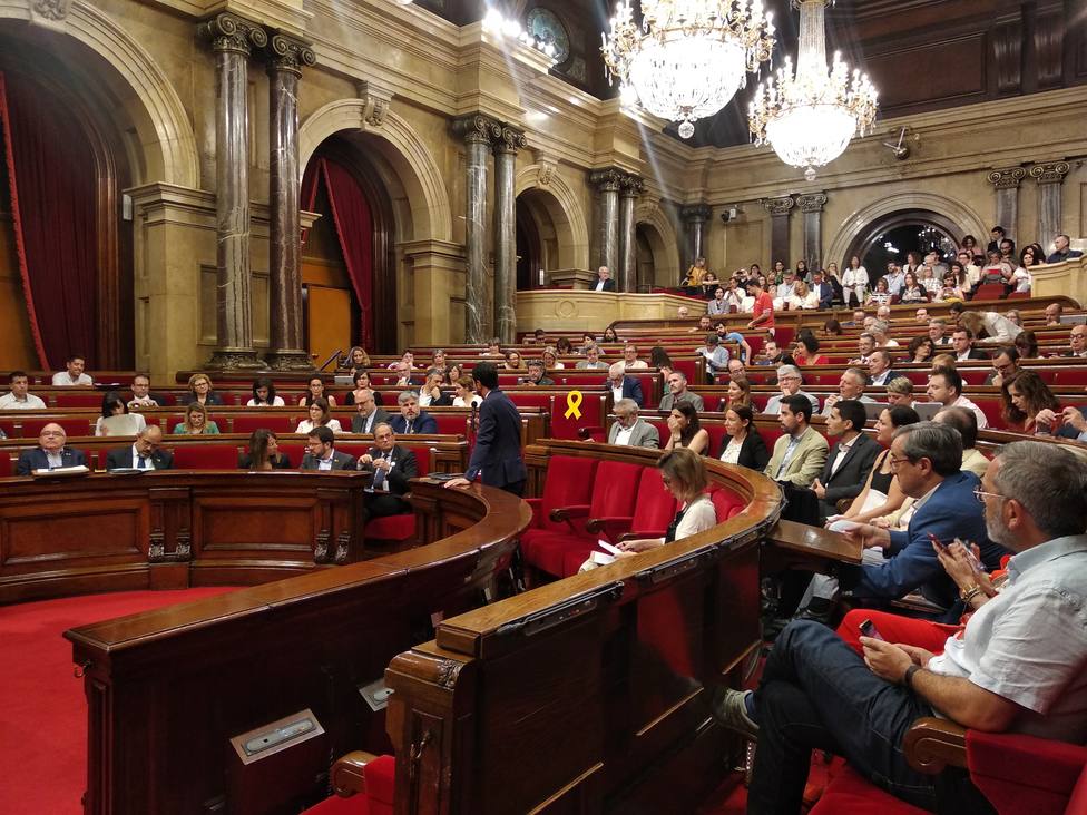 El Parlamento catalán rechaza el decreto del Govern que limita el precio del alquiler
