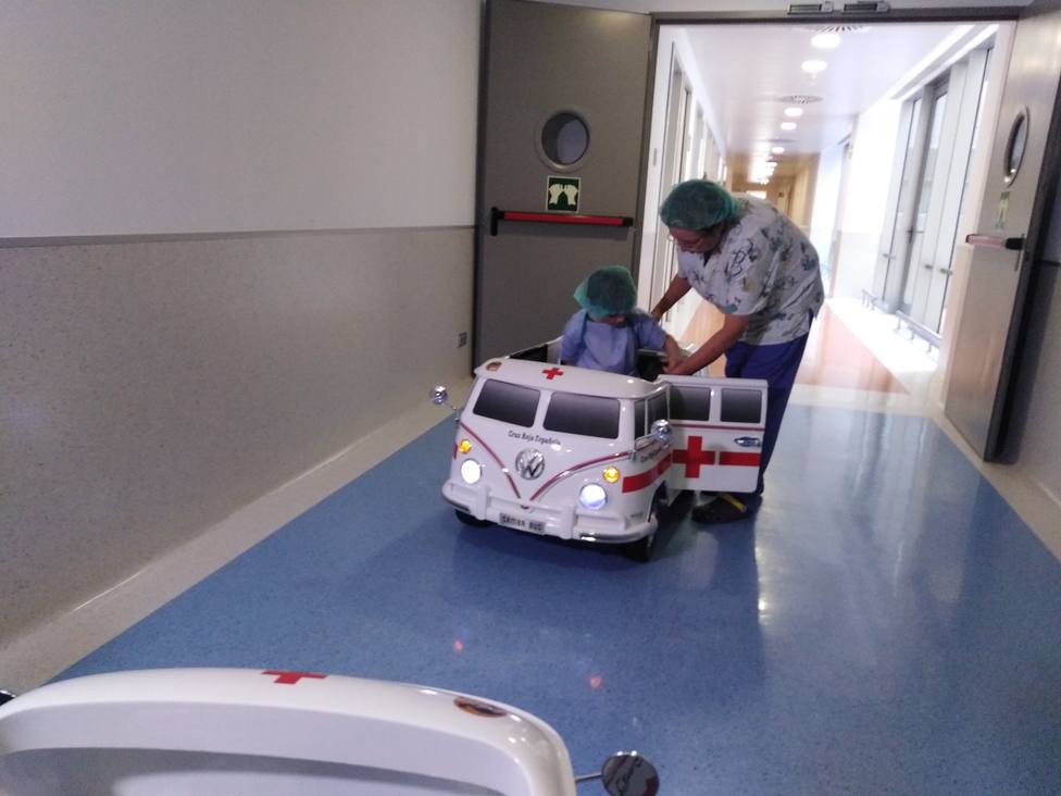 Cochecitos con forma de ambulancia sustituyen a camillas y sillas de ruedas