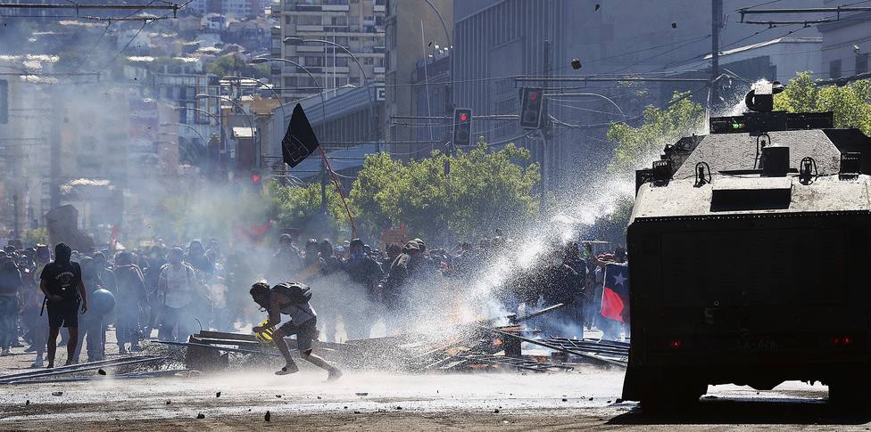 Denuncian a Carabineros por homicidio por omisión por la muerte de un manifestante en Santiago de Chile