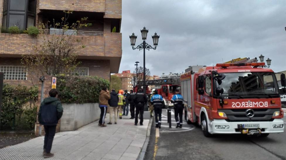 Desalojan un edificio en Oviedo por un incendio en una cocina