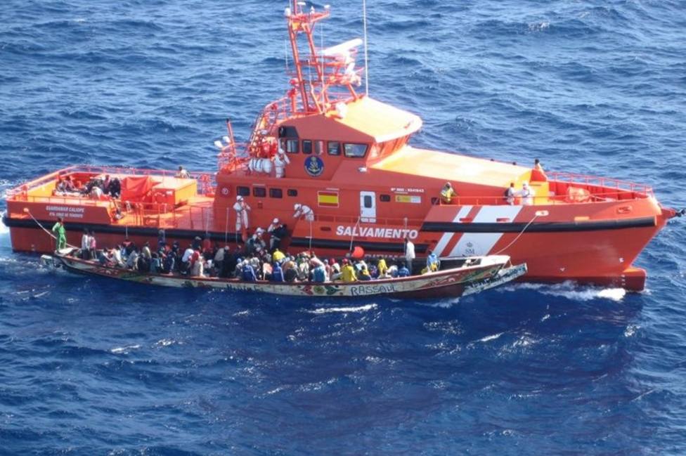 Imagen de Archivo de otra patera rescatada por Salvamento Marítimo