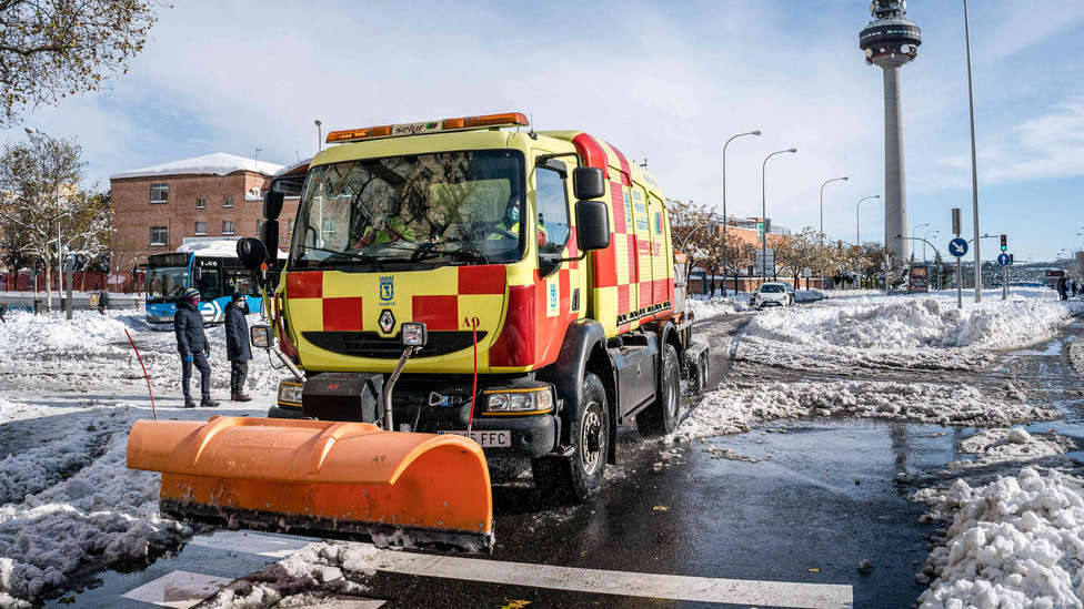 Las consecuencias que ha tenido la nieve de Filomena sobre las carreteras de Madrid por un agresivo fenómeno