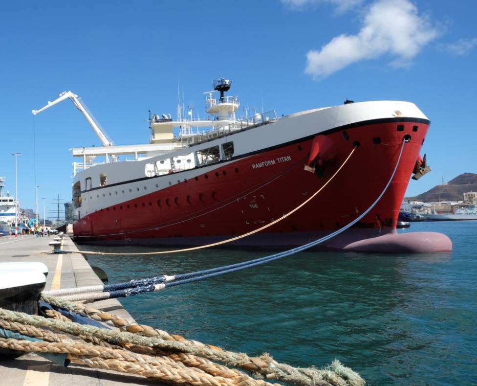El barco más ancho del mundo llega al Puerto de Las Palmas desde Brasil