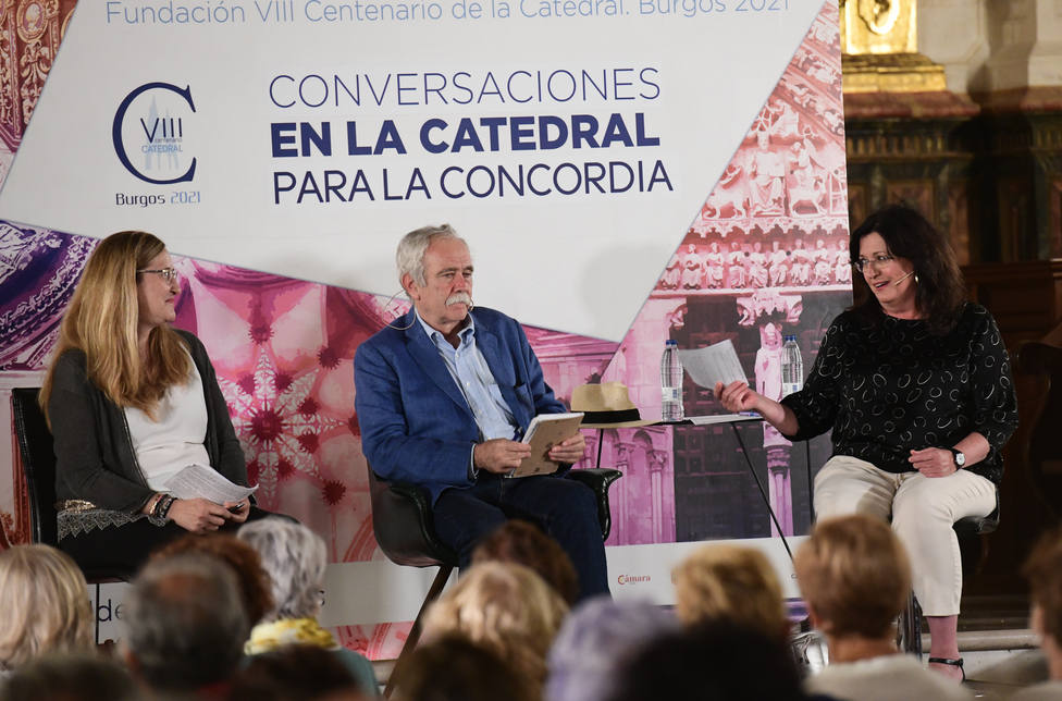 Las escritoras Luz Gabás y Mari Pau Domínguez participan en Conversaciones en la Catedral