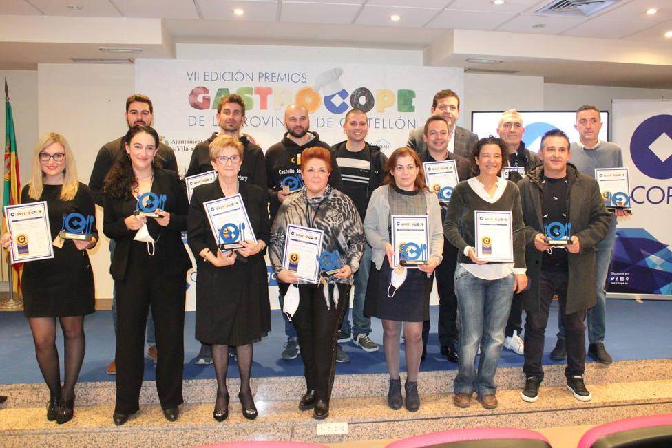 Foto de familia de los galardonados en los VII Premios GastroCope en la provincia de Castellón