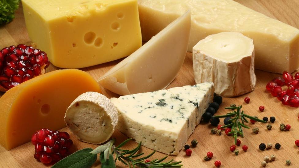 El alimento que evitará que le salga moho al queso: lo tienes en tu nevera