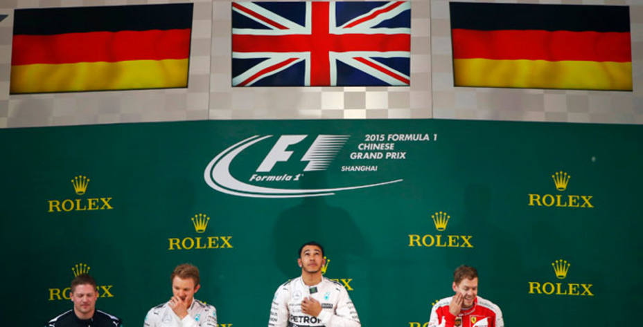 Podio GP China: Rosberg (2º), Hamilton (1º) y Vettel (3º). Reuters.