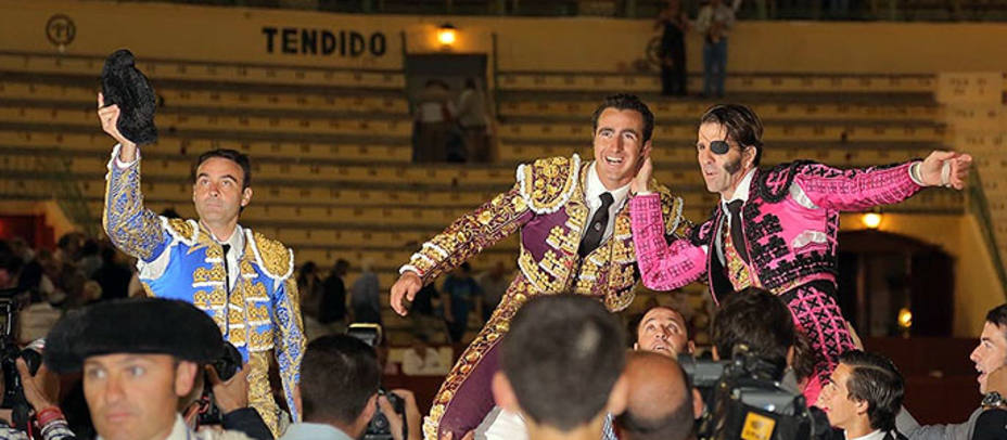 Ponce, El Fandi y Padilla en su salida a hombros en Jerez. PLAZADETOROSDEJEREZ.ES