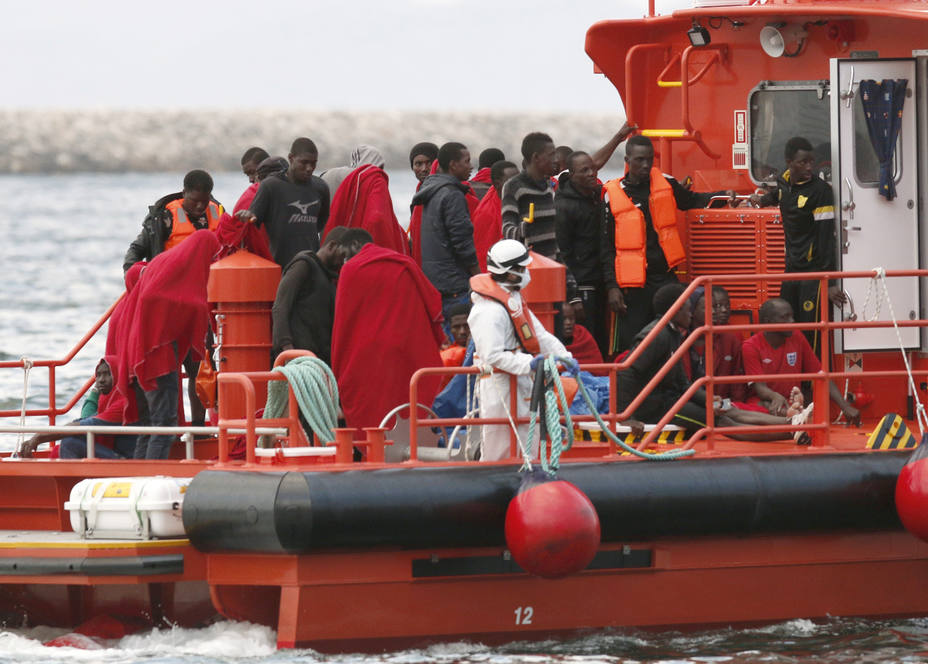 Llegada al puerto de Almería de los 33 inmigrantes rescatados por Salvamento Marítimo el pasado mes de junio. REUTERS