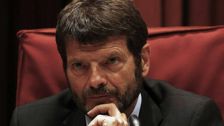 El director de los Mossos dEsquadra, Albert Batlle, que ha presentado su dimisión ante el nuevo conseller de Interior, Joaquim Forn.