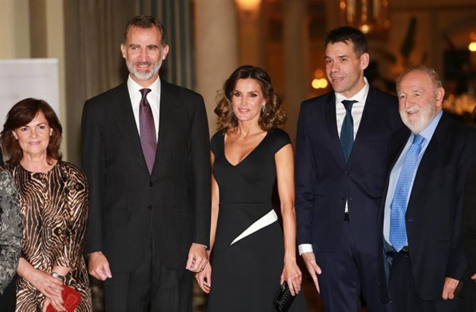 La Reina Letizia sorprende con un arrebatador vestido de Carolina Herrera