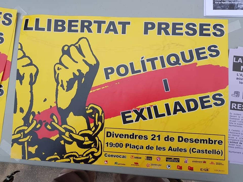 Cartel a favor de los independentistas catalanes en prisión