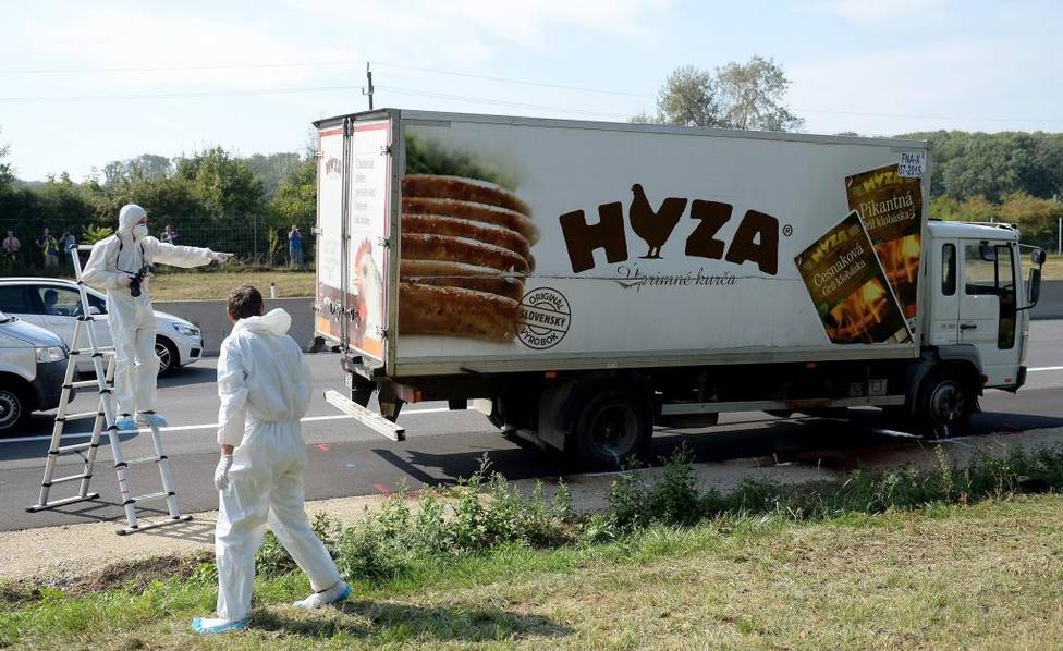 Cadena perpetua a cuatro de los acusados por la muerte de 71 refugiados encerrados en un camión en Hungría