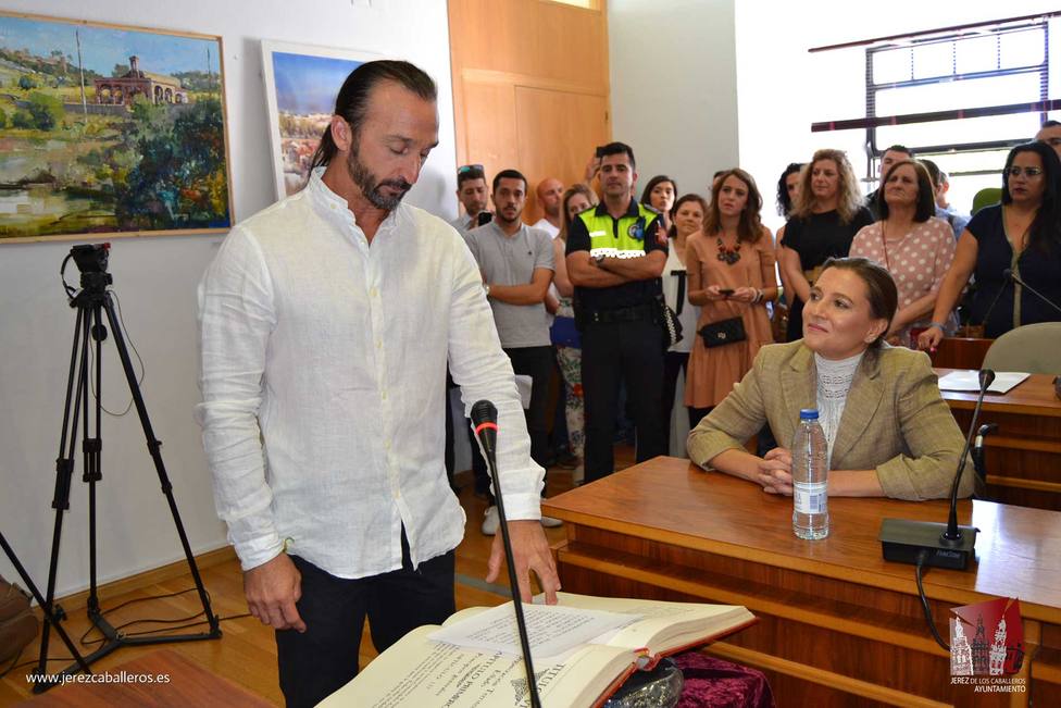 El alcalde de Jerez de los Caballeros, Juan Carlos Santana y la concejala Manuela Cordobés.
