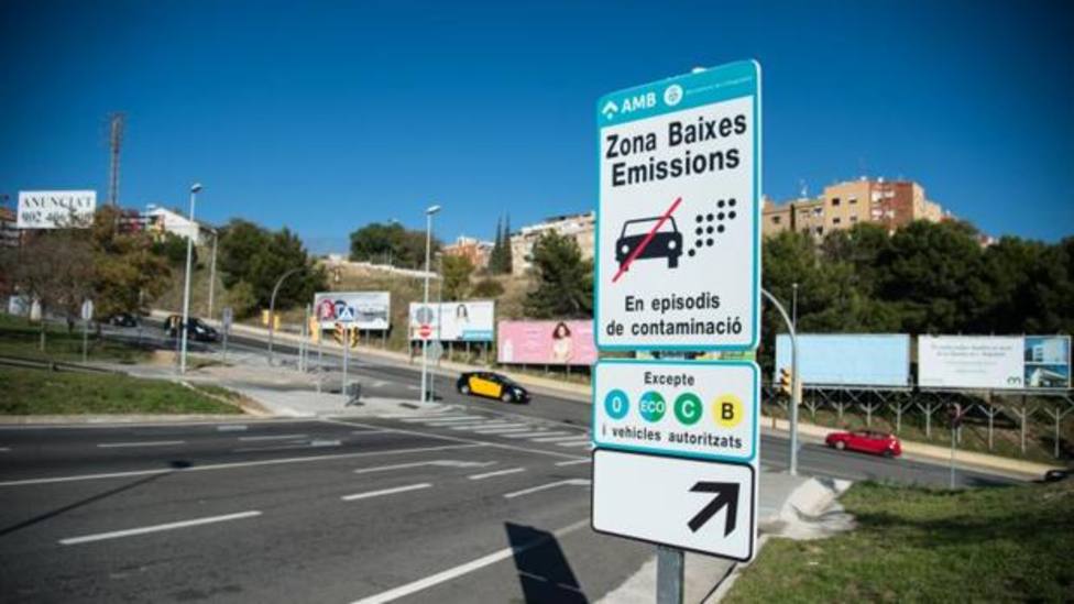 Un cartel avisa de la ZBE en los accesos a las Rondas de Barcelona - INÉS BAUCELLS