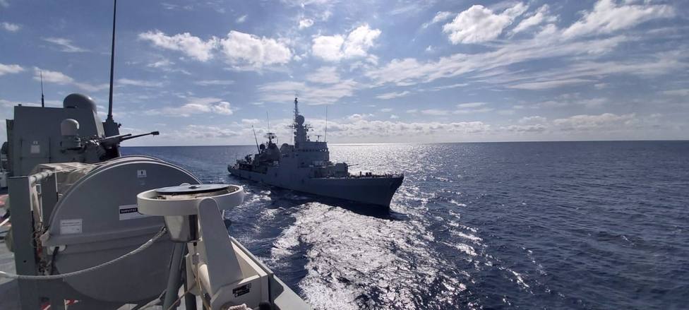 El patrullero de la Armada Infanta Cristina hace escala en el Puerto de Almería
