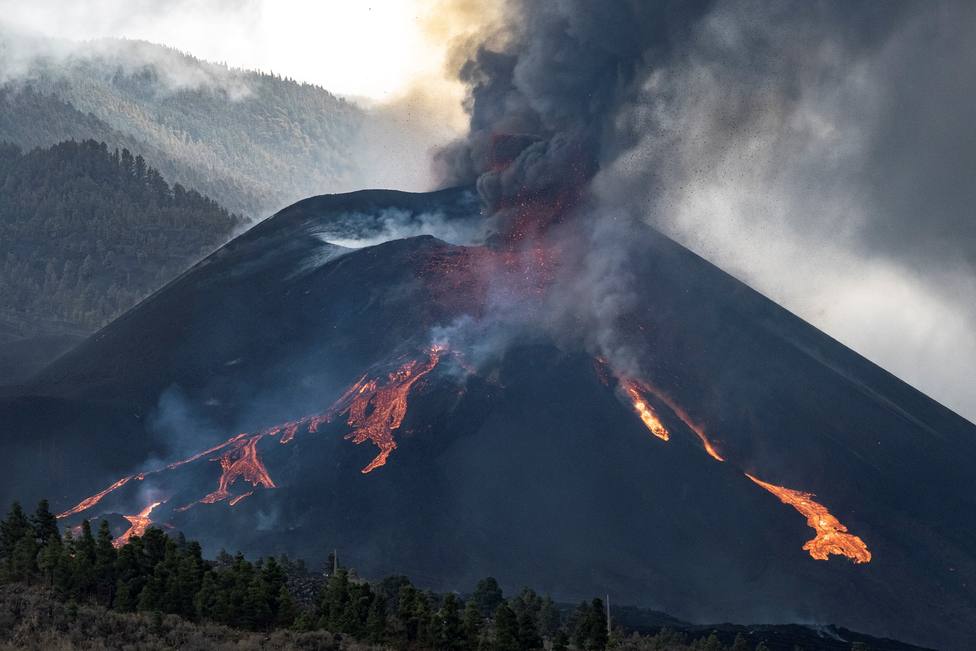 El volcán de La Palma suma una nueva colada mientras aumenta la sismicidad en la isla