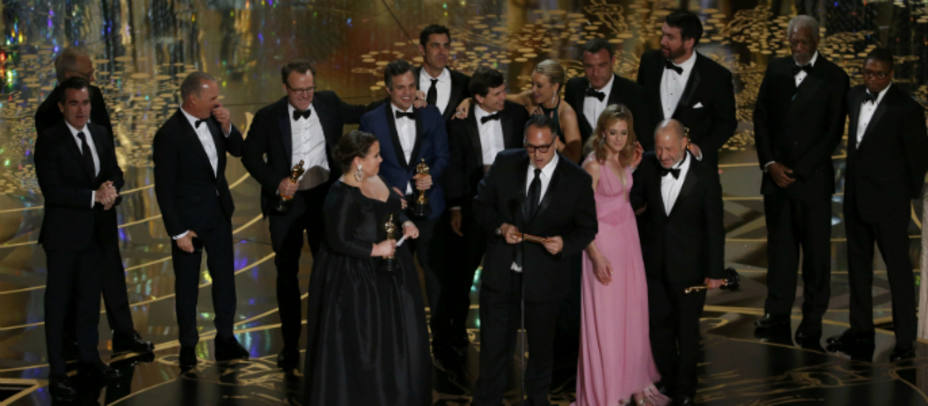 El equipo de Spotlight recoge el Oscar a la Mejor Película