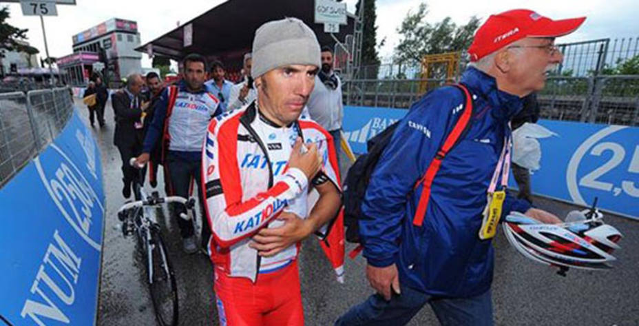 Purito pierde sus opciones en el Giro de Italia.