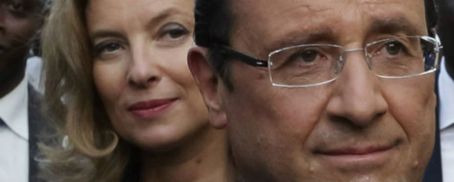 El presidente francés François Hollande junto a Valerie Trierweiler. Foto Reuters