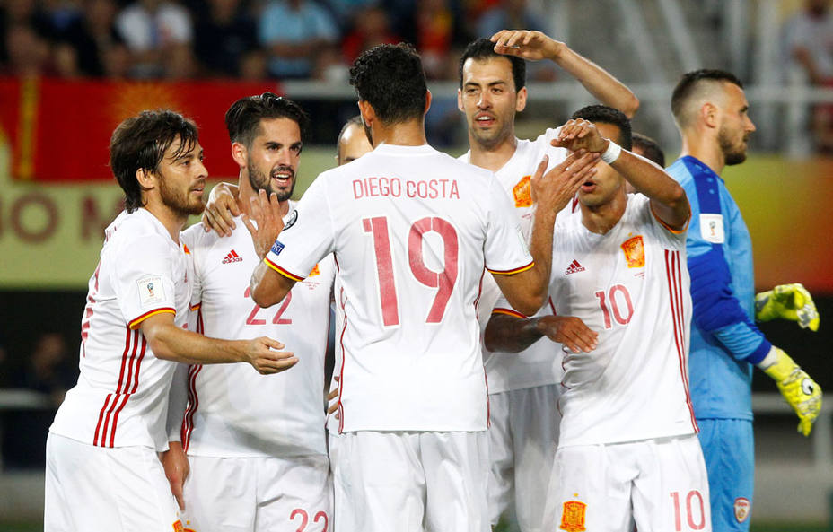 La selección española celebra el gol de Diego Costa ante Macedonia. REUTERS