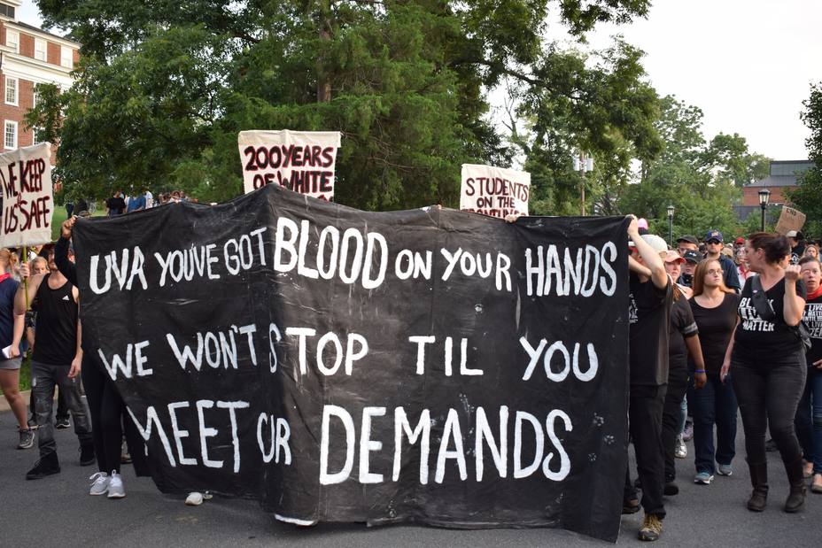 Charlottesville (EEUU) dice basta al racismo en aniversario de trágica marcha