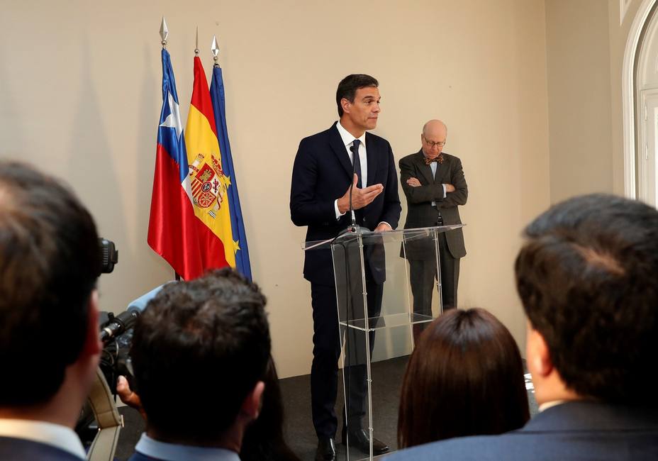 Sánchez mantiene un encuentro con la colectividad española que reside en Chile